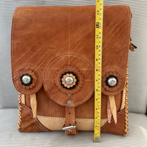 Genuine vintage vachetta leather flap shoulder bag with flowers woven - Picture 12 of 12